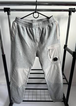 Сірі штани cp company
