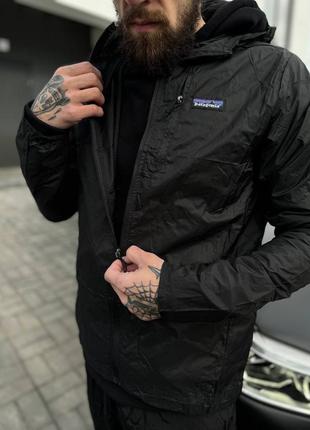 Темная ветровка patagonia small logo