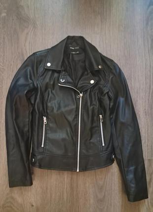 Курточка на подростка.