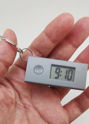 Часы-брелок электронные (серые) арт. 05632