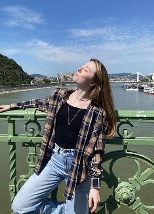 Жіноча рубашка в клітинку