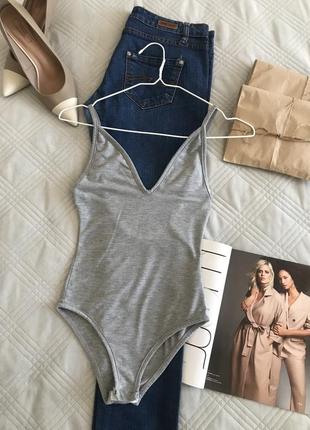 Стильный боди в рубчик в сером цвете