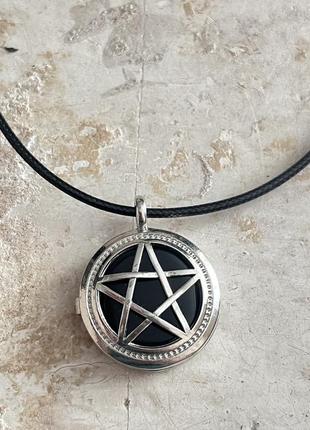 Черный натуральный камень агат в пентаграмме защитный амулет