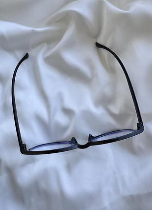 Имиджевые очки в черной оправе с прозрачными линзами