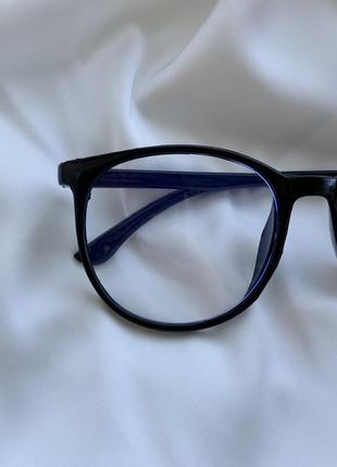 Имиджевые очки в черной оправе с прозрачными линзами