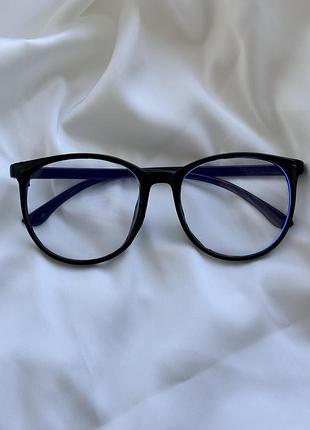 Имиджевые очки в черной оправе с прозрачными линзами