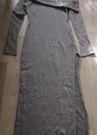 Теплое серое длинное платье с разрезом pretty little things