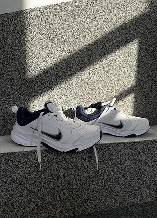 Белые кроссовки nike defyallday