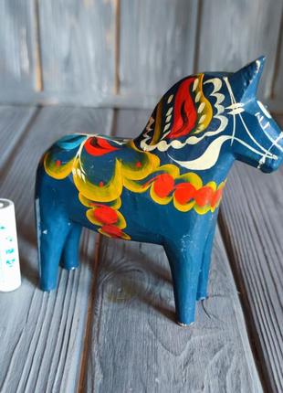 Традиційний дерев'яний шведський кінь дала