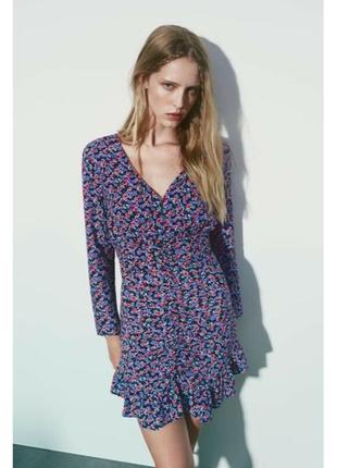 Zara платье в цветочный принт р.м