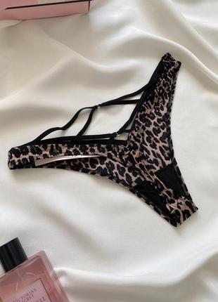 Трусики victoria’s secret very sexy strappy back high-leg thong panty оригинал лео стринги...
