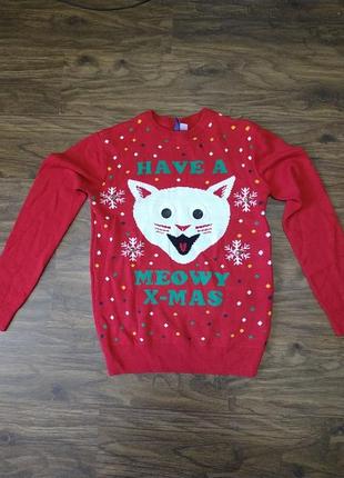 Новеричный свитер с колокольчиком