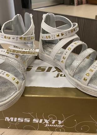 Босоножки кожаные