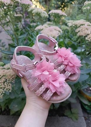 Сандалі босоніжки на дівчинку розмір 23 (6) устілка 16 см фірма walkright