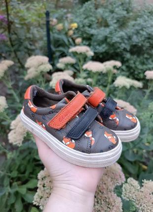 Кросівки шкіряні clarks для хлопчика розмір uk 6f наш 22-23 устілка 14 см