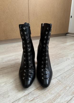 Кожаные сапоги zara