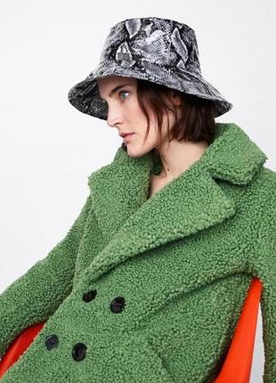 Шляпа 56 zara принт деми винил