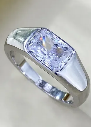 Серебряное кольцо печатка с фианитом огранки "эмеральд"