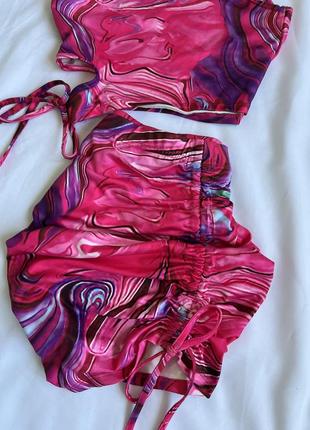 Крутой костюм топ и юбка