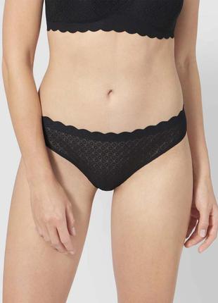 Комплект triumph sloggi zero feel lace bralette + brazil panty10 фото