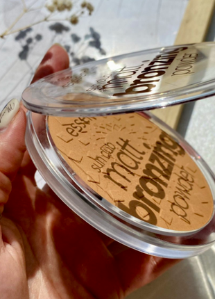 Бронзуюча пудра essence sun club matt bronzing powder
