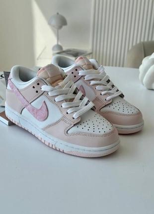 Шкіряні кросівки nike dunk low pink paisley