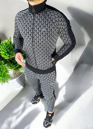 Мужской спортивный костюм
