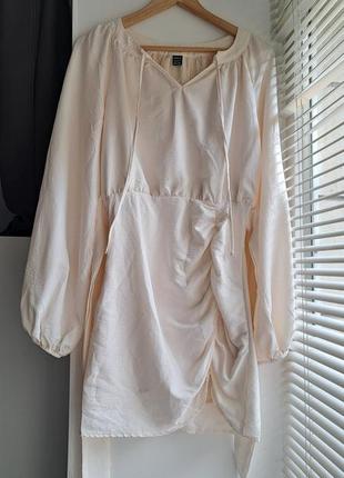 Ніжна сукня з поясом 😍