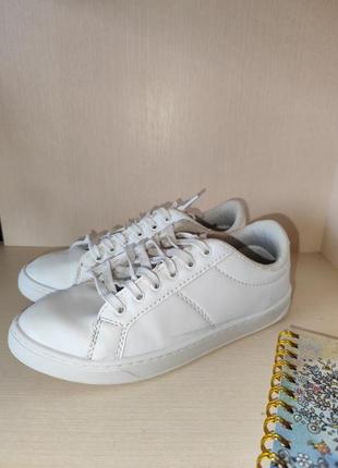 Белые классические кеды