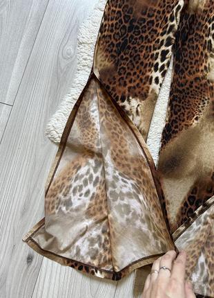 Брюки клеш с разрезами леопардовый принт брюки лосины