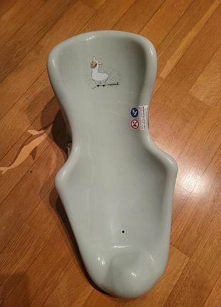 Подставка в ванную для купания новорожденного