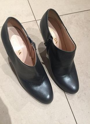 #101 ботильйони черевики prada оригінал 2