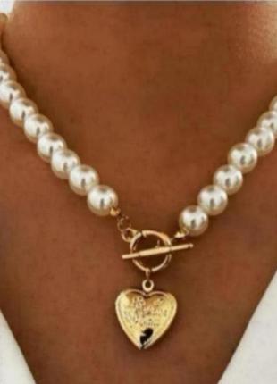 Ожерелье чокер из белых жемчужин кулон сердце love me колье1 фото