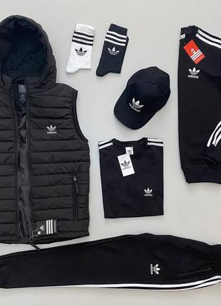 Набор adidas: жилет-свитшот-брюки-футболка-кепка-носочки 2 пары