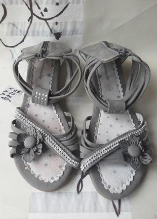 Босоножки для девочки