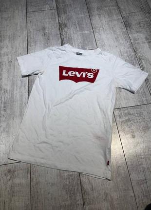 Женская футболка белая levis