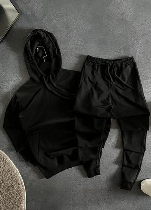 Топові, осінні костюми.