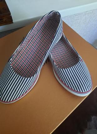 Продам балетки tommy hilfiger 38, в полоску,текстиль, легкие, удобные.