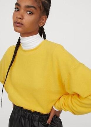 Крутий плюшевий укорочений світшот жовтого кольору divided by h&m made in cambodia з биркою