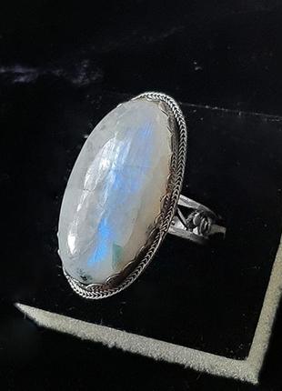 Крупный адуляр в серебряном кольце  р.17-19