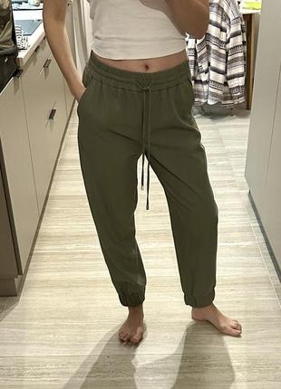 Новые легкие брюки-джоггеры zara в пижамном стиле коллекция 2024 года5 фото