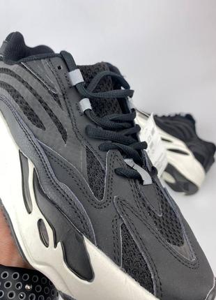Чоловічі кросівки adidas yeezy boost 700 v2 black&white7 фото