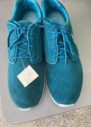 Кроссовки женские