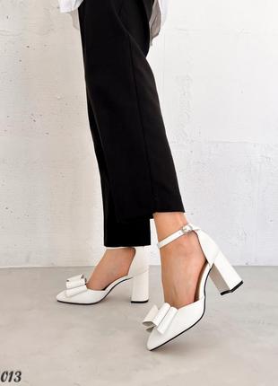 Белые женские туфли на каблуке каблуке с бантиком7 фото