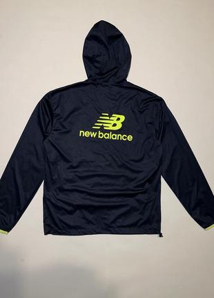 Беговая ветровка, софтшел, дождевик new balance