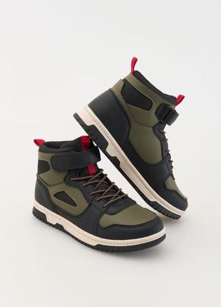 Високі кросівки з застібками на липучках 🍂