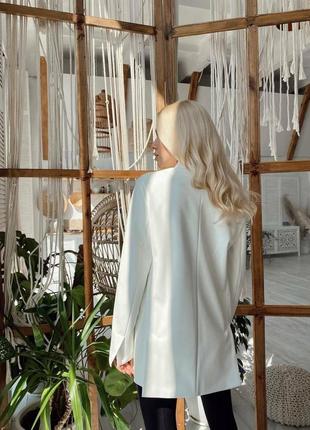 Однотонний жіночий піджак sakura з екошкіри lux якості білого кольору4 фото