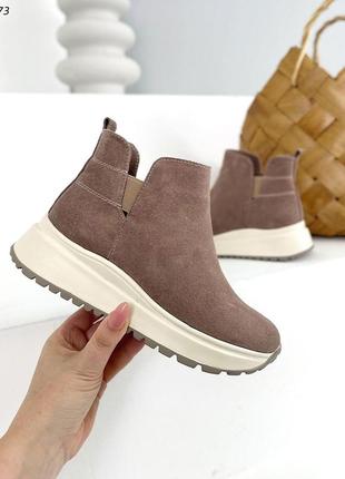 Зимові спортивні черевики на овчині