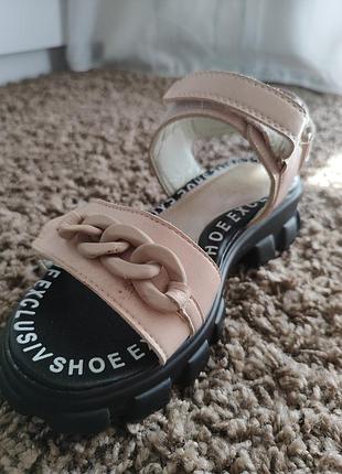 Детские розовые босоножки