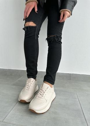 Бежеві кросівки